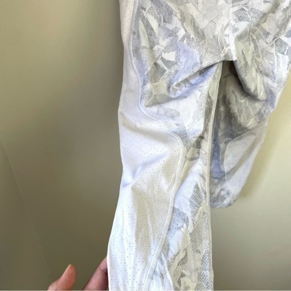 Lululemon Breezy Dot Crop Jasmine White Multi‎ / White - Picture 10 of 12